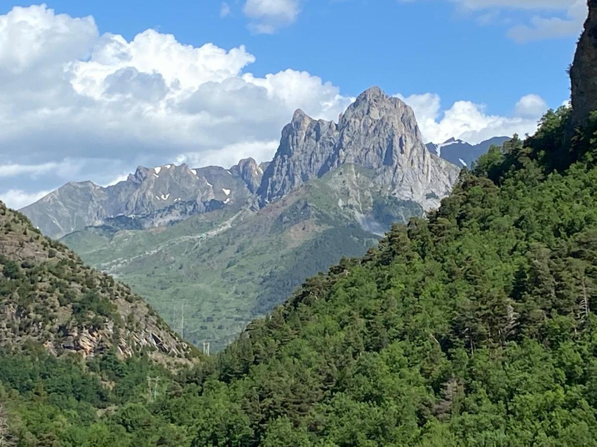 Mirador De Sallent - Piso Con Vistas Sallent De Gallego Bagian luar foto